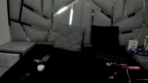 Issys online show from 08-07-26, 01:02