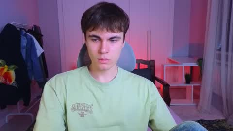 Snapshot of istairee chatting on 02-28-25, 10:20 Maks online show from 02-28-25, 10:20