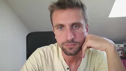 Snapshot of italiano116116 chatting on 09-18-25, 01:02 italiano116116 online show from 09-18-25, 01:02