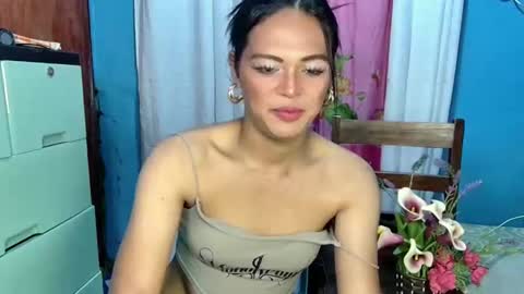 Snapshot of its_asiandave chatting on 02-02-25, 11:40 DAVE online show from 02-02-25, 11:40