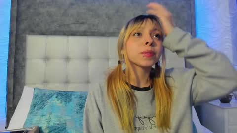 Snapshot of its_bibi chatting on 11-20-25, 02:12 its_bibi online show from 11-20-25, 02:12