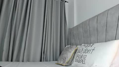 Snapshot of its_canella chatting on 06-15-26, 03:20 canella online show from 06-15-26, 03:20