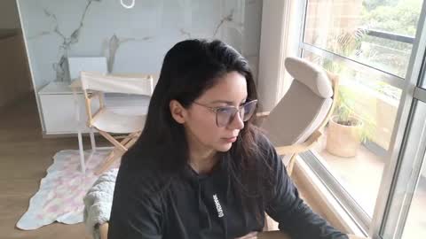 Snapshot of its_jessi chatting on 05-11-26, 08:28 Jessi online show from 05-11-26, 08:28