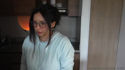 Snapshot of its_jessi chatting on 06-05-26, 08:25 Jessi online show from 06-05-26, 08:25