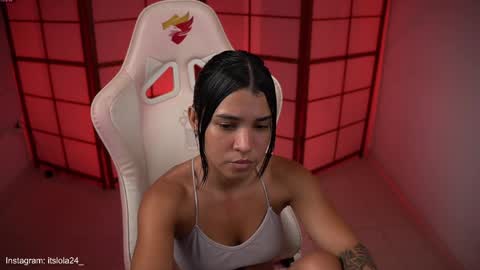 Snapshot of its_lola chatting on 05-08-26, 07:19 online show from 05-08-26, 07:19