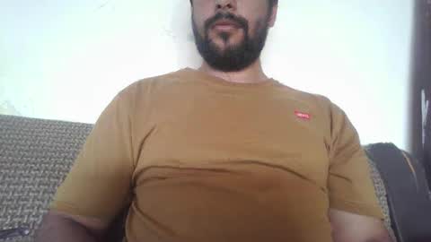Snapshot of its_me_2323 chatting on 10-17-25, 04:04 its_me_2323 online show from 10-17-25, 04:04