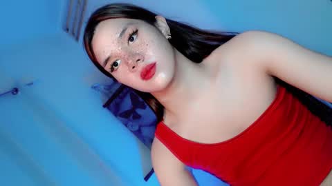 Snapshot of its_me_ezzie chatting on 02-15-25, 10:42 EZZIE online show from 02-15-25, 10:42