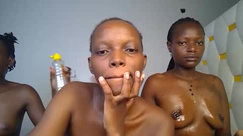Snapshot of its_metney chatting on 05-12-26, 09:39 Metney online show from 05-12-26, 09:39