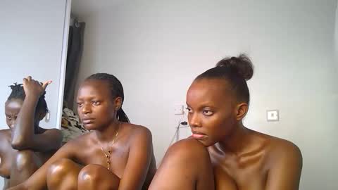 Snapshot of its_metney chatting on 05-16-26, 03:03 Metney online show from 05-16-26, 03:03