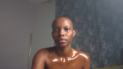 Snapshot of its_metney chatting on 05-17-26, 02:46 Metney online show from 05-17-26, 02:46