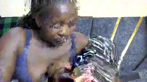 Snapshot of its_sweet chatting on 09-17-25, 03:46 BigAss horny online show from 09-17-25, 03:46