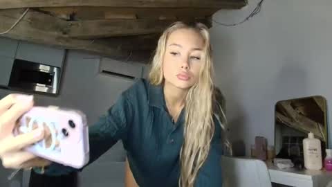 itschanelxx online show from 03-25-26, 09:15