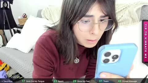 itschloelaurent online show from 05-20-26, 06:47