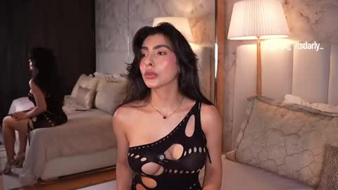 Snapshot of itsdarly chatting on 05-29-26, 05:22 online show from 05-29-26, 05:22