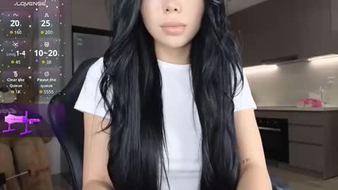 Queen Liya online show from 10-28-25, 05:15