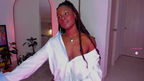 Snapshot of itslau_ chatting on 02-11-25, 08:05 lau online show from 02-11-25, 08:05