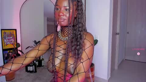 Snapshot of itslau_ chatting on 03-08-25, 05:38 lau online show from 03-08-25, 05:38