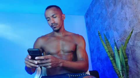 Snapshot of itsmikenoir chatting on 10-29-25, 10:28 Limited offer 50    online show from 10-29-25, 10:28