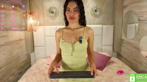 Snapshot of itsnaomy chatting on 12-17-25, 11:38 Naomy online show from 12-17-25, 11:38