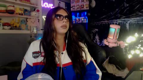 Nicki Foxx online show from 01-15-25, 10:46