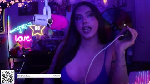 Nicki Foxx online show from 10-22-25, 12:00