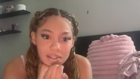 Snapshot of itsraevynfoxe chatting on 05-27-26, 01:57 itsraevynfoxe online show from 05-27-26, 01:57