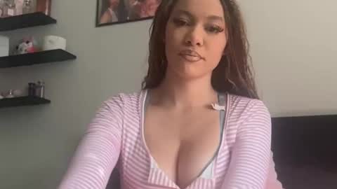 Snapshot of itsraevynfoxe chatting on 05-27-26, 11:13 itsraevynfoxe online show from 05-27-26, 11:13