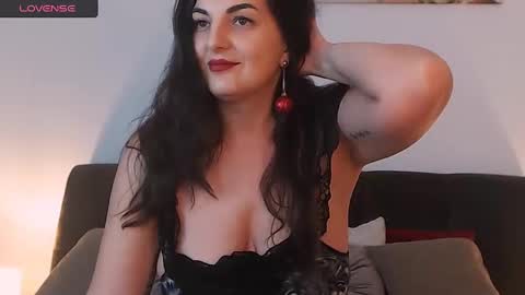 Snapshot of itsyourlady chatting on 12-19-24, 11:18 Melissa Khaan online show from 12-19-24, 11:18