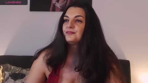 Snapshot of itsyourlady chatting on 02-08-25, 12:28 Melissa Khaan online show from 02-08-25, 12:28