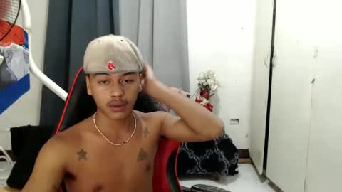Snapshot of itzme_jhonfred chatting on 06-11-26, 11:19 Jhonfred online show from 06-11-26, 11:19