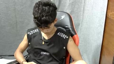 Snapshot of itzme_john chatting on 04-23-26, 01:07 itzme_john online show from 04-23-26, 01:07