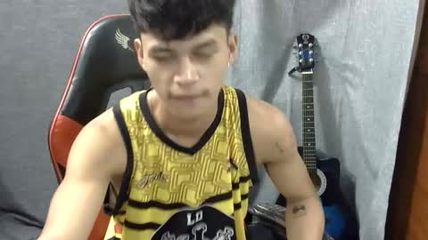 Snapshot of itzme_john chatting on 05-04-26, 01:01 itzme_john online show from 05-04-26, 01:01