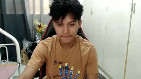 Snapshot of itzme_john chatting on 06-21-26, 01:52 itzme_john online show from 06-21-26, 01:52