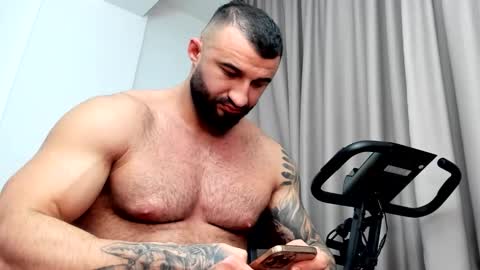 iustinmucle95 online show from 12-24-24, 09:55