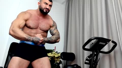 iustinmucle95 online show from 12-27-24, 10:05