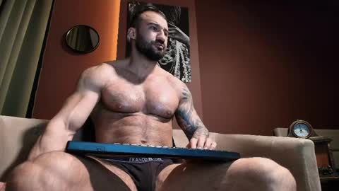 iustinmucle95 online show from 04-17-26, 04:48