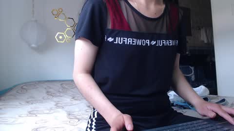 Snapshot of ivana_rose chatting on 02-08-25, 08:32 Adris online show from 02-08-25, 08:32