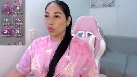 Snapshot of ivanacooper chatting on 02-12-25, 05:47 ivana online show from 02-12-25, 05:47