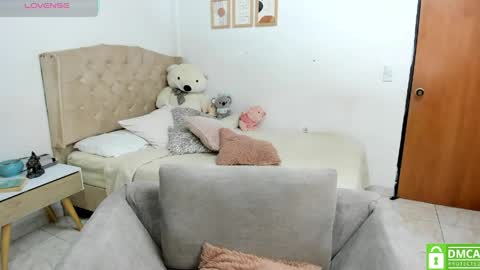 Snapshot of ivet_cute1 chatting on 06-03-26, 01:25 ivet online show from 06-03-26, 01:25