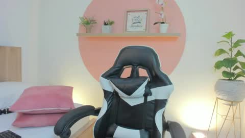 I V E T T E online show from 05-25-26, 08:59
