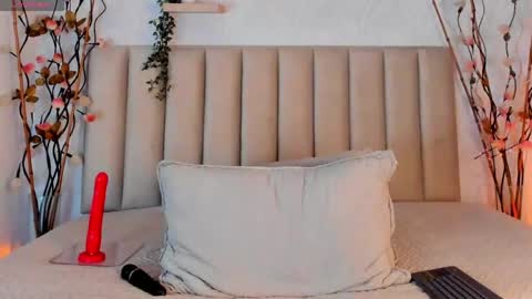 Ivone Adams online show from 04-18-26, 08:42