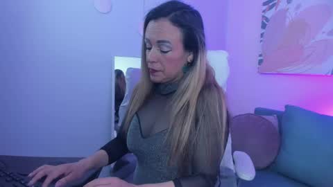 Ivonne online show from 04-22-26, 01:12