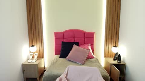 I V O N N E R O S S online show from 02-18-26, 12:23