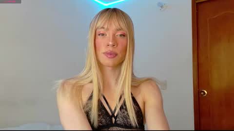 Snapshot of ivonnybonita_ chatting on 12-18-25, 08:26 Ivonny online show from 12-18-25, 08:26