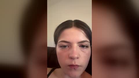 Snapshot of ivy2108 chatting on 06-12-26, 05:23 ivy2108 online show from 06-12-26, 05:23