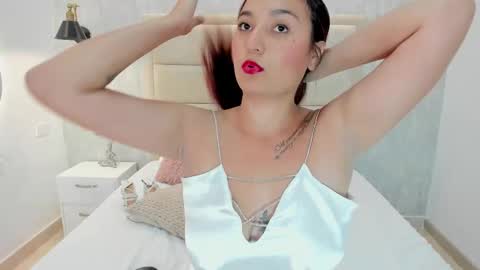 Snapshot of ivy_joness chatting on 12-15-25, 03:38 IVY online show from 12-15-25, 03:38