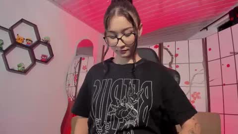 Snapshot of ivy_leister chatting on 10-30-25, 05:20 Ivy online show from 10-30-25, 05:20