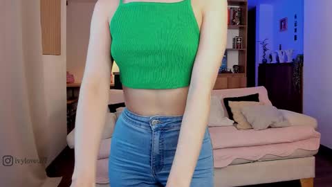 Snapshot of ivy_love33 chatting on 09-23-25, 03:20 Ivy online show from 09-23-25, 03:20