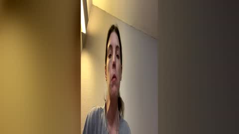 ivy_rose90 online show from 06-15-26, 06:04