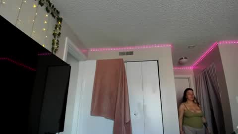 Ivy Heaven  Goddess  online show from 06-19-26, 11:30